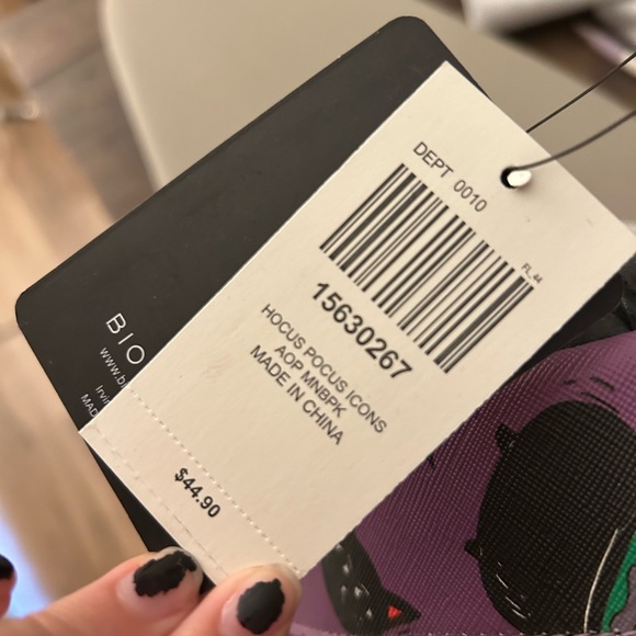 ⭐️SOLD⭐️ NWT Purple Hocus Pocus Hot Topic Exclusive Mini Backpack - Picture 2 of 5